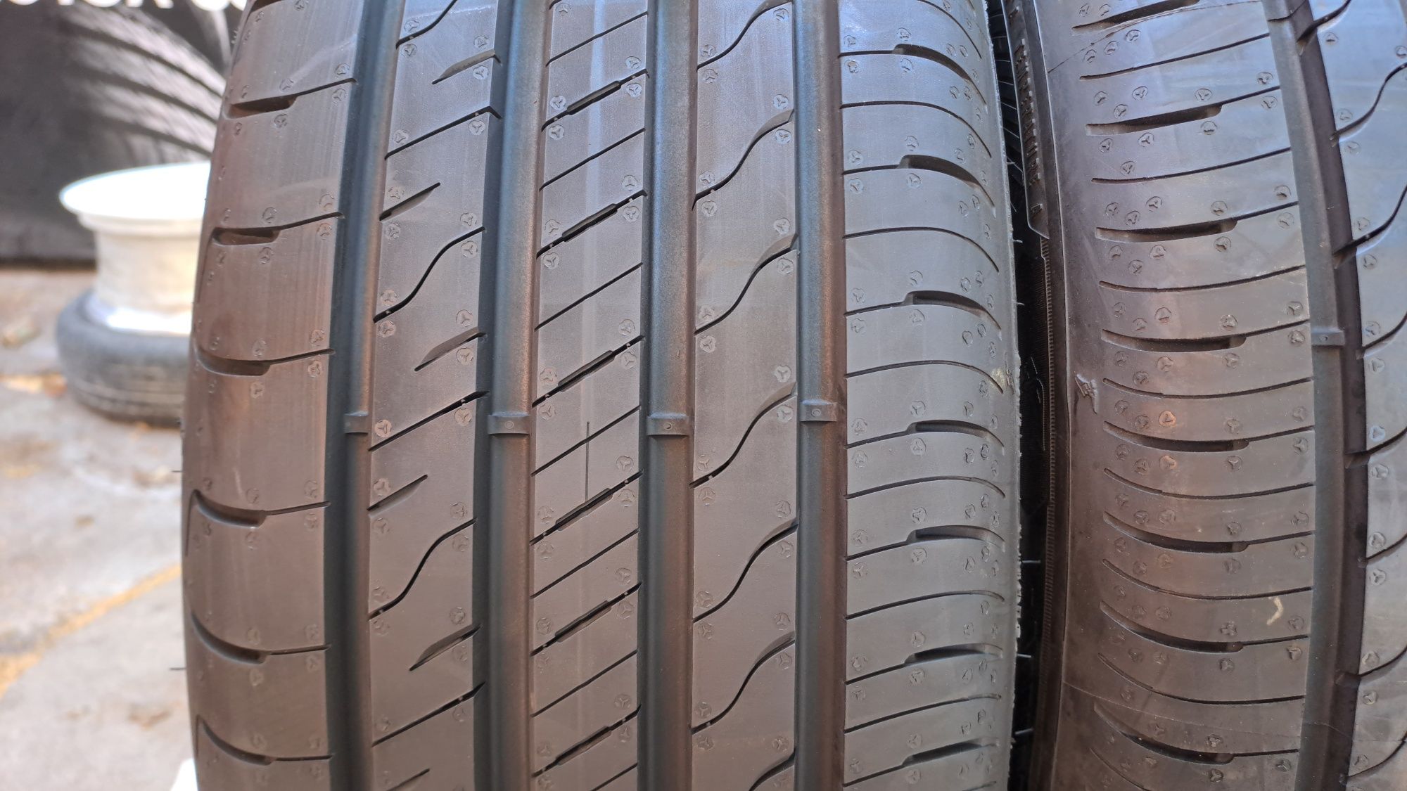 2бр. Нови 205/55/16 Goodyear Efficient Grip Performance 2