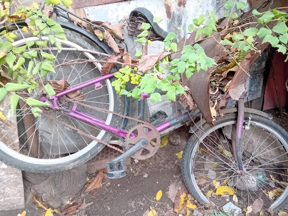 Boiler electric  funcționează și 2 biciclete vechi