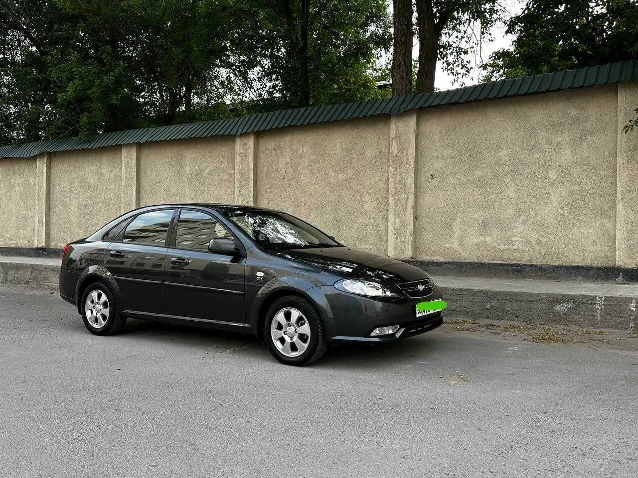 Срочно продаётся автомобиль Lacetti Gentra в отличном состоянии