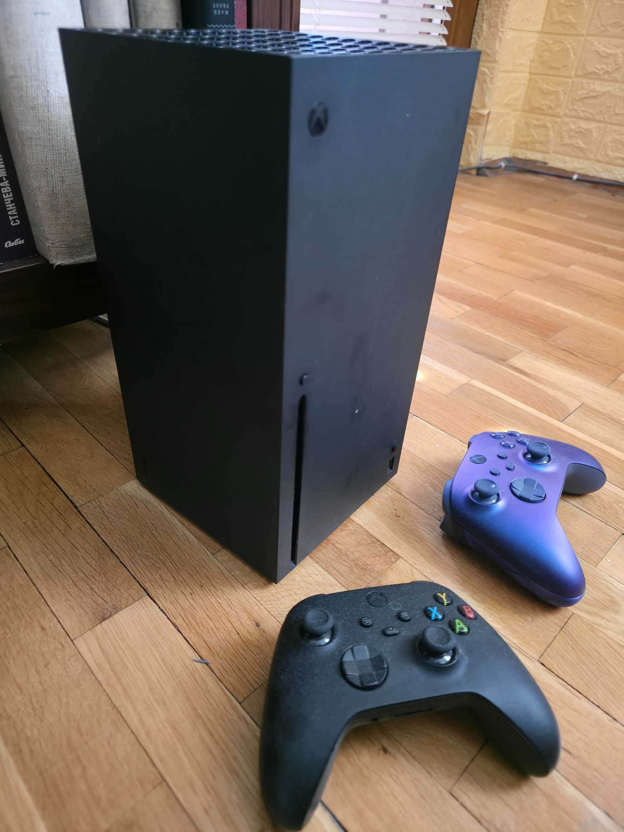 Продавам Xbox Series X 1TB SSD в гаранция