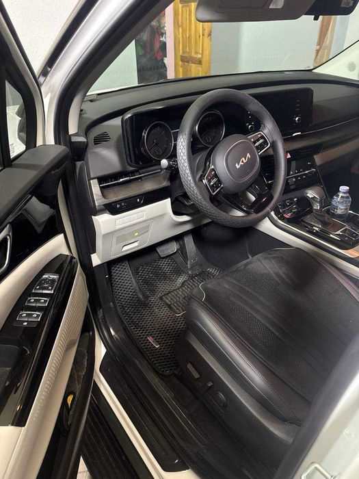 Киа Карнивал куплена в салоне 2025году 8 местная