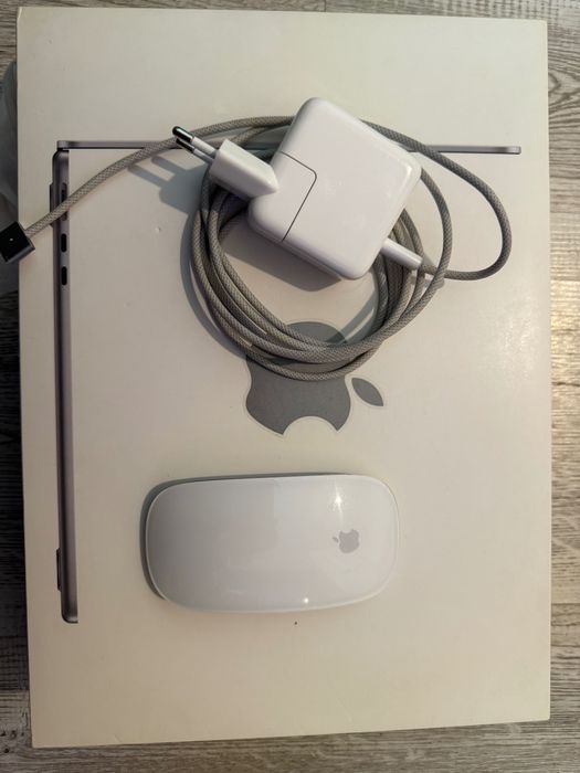 MacBook Air 13.6” M2 | 8GB RAM | 256GB SSD |