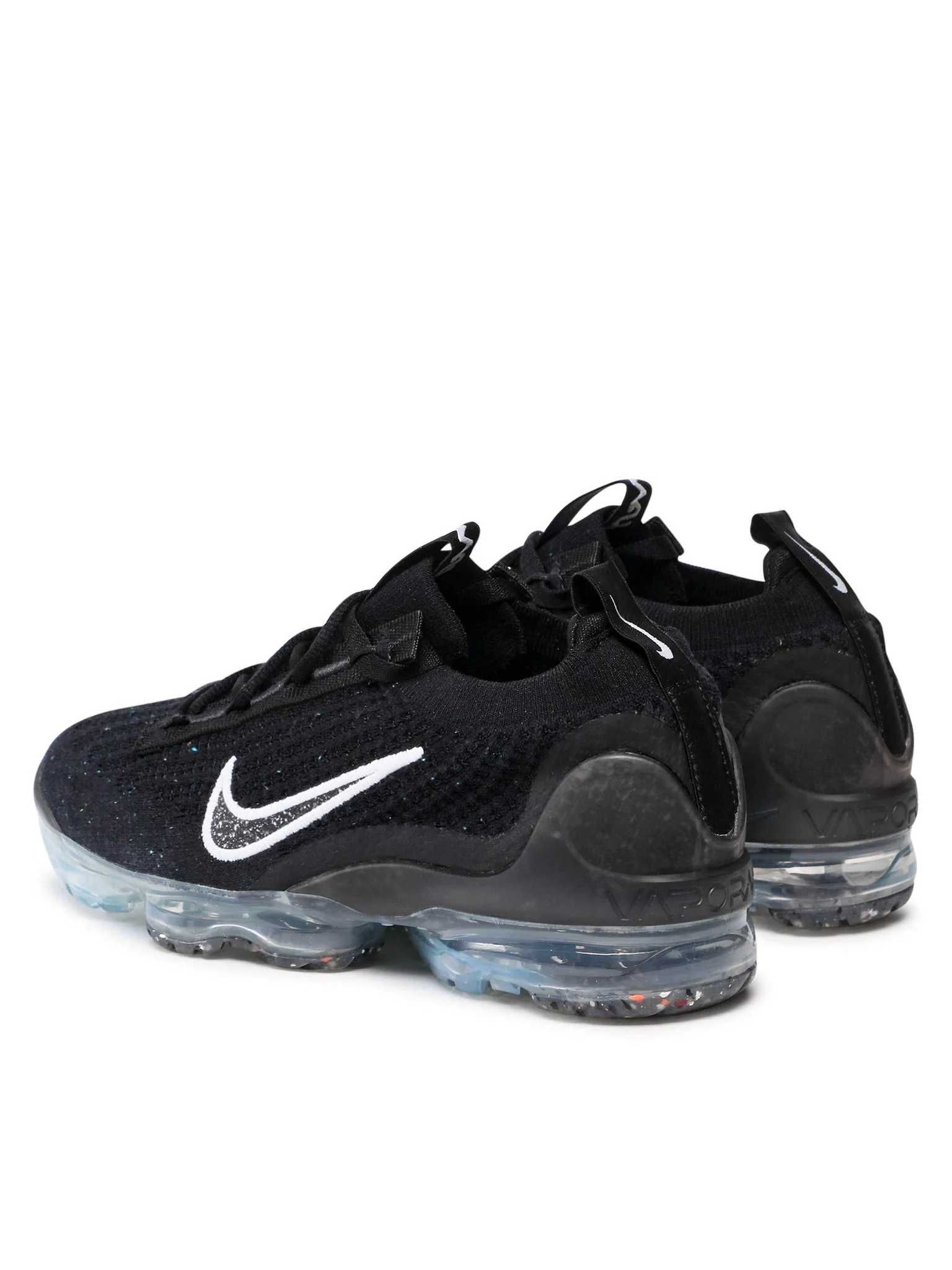 Nike Air Vapormax Black and White 2021 / Outlet