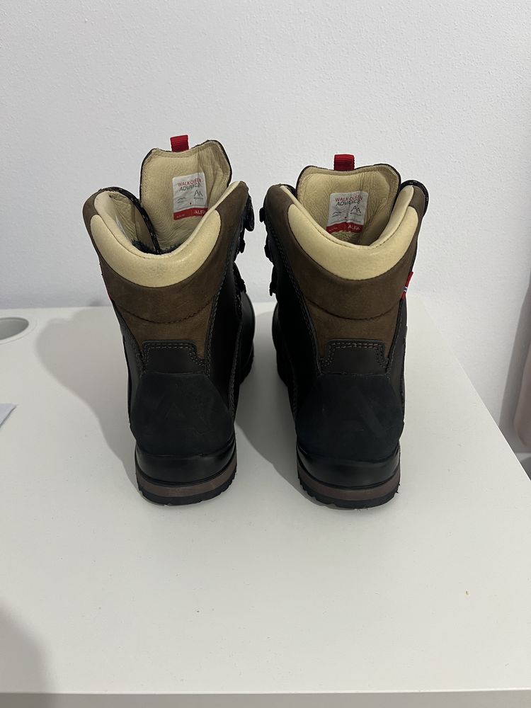 Bocanci Alfa marimea 41 pielea
