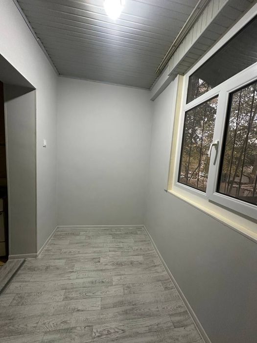 Srochna
Kvartira sotiladi: 
 9-mikra rayon
Arentir Prakratura
2 xonali