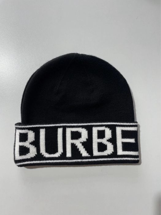 Шапка Burberry.