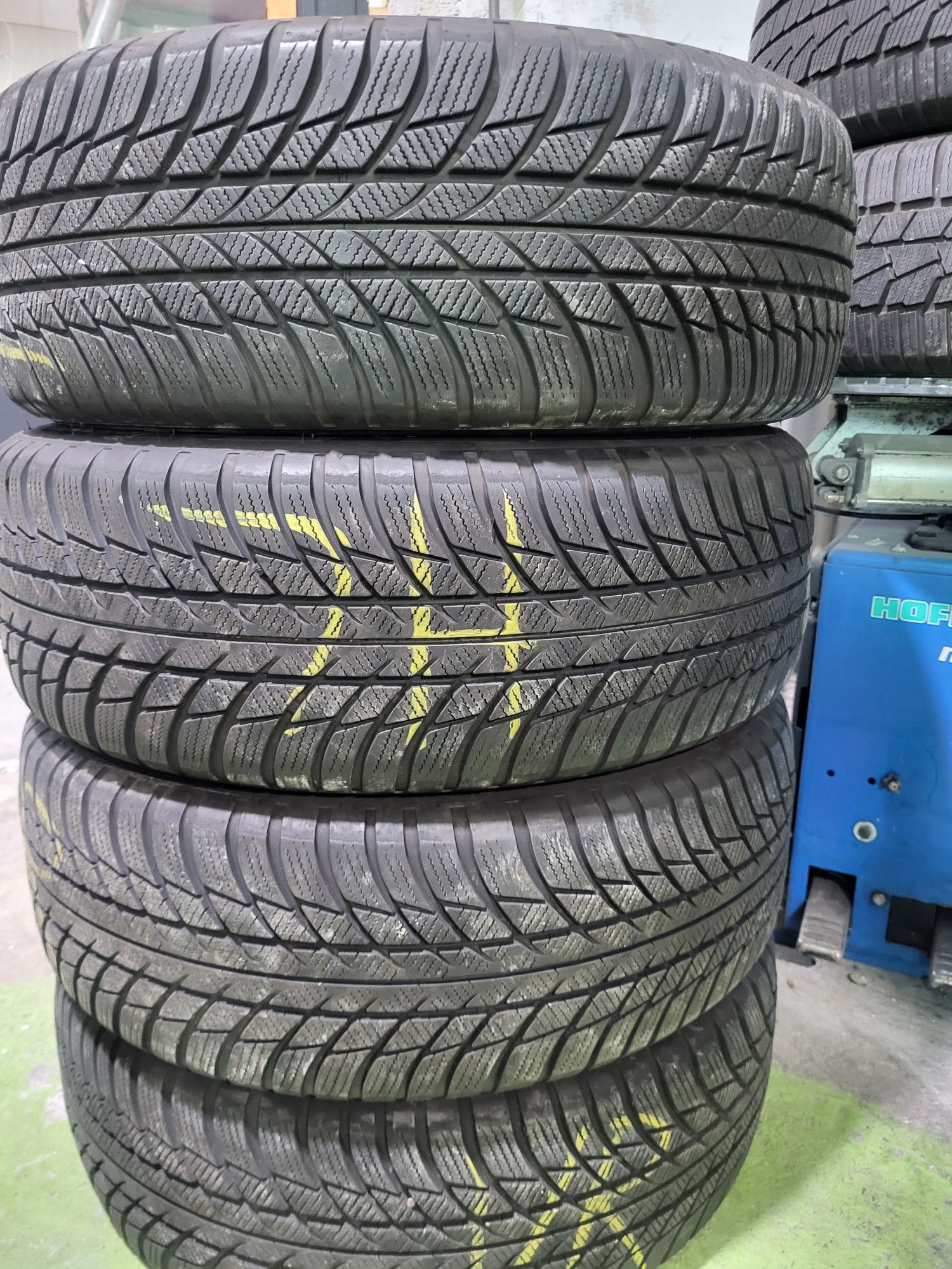 4 бр зимни 205/60/16 Bridgestone
