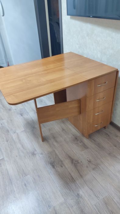 Продам стол  б/у