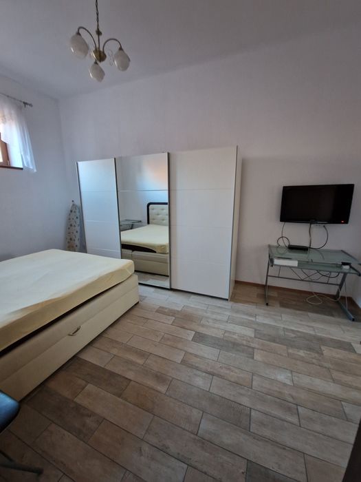 Închiriez apartament
