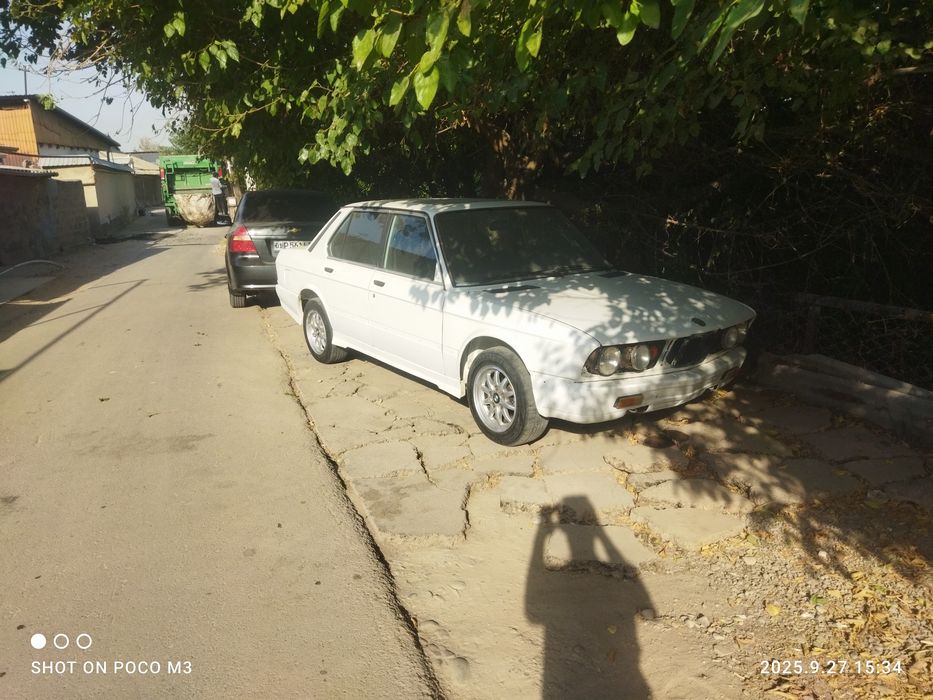 BMW e 28 на запчасть.