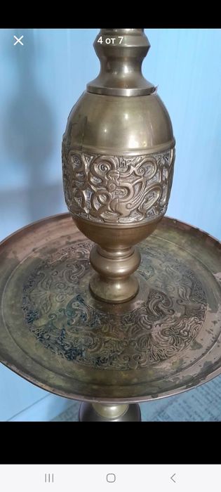 Висок подов свещник