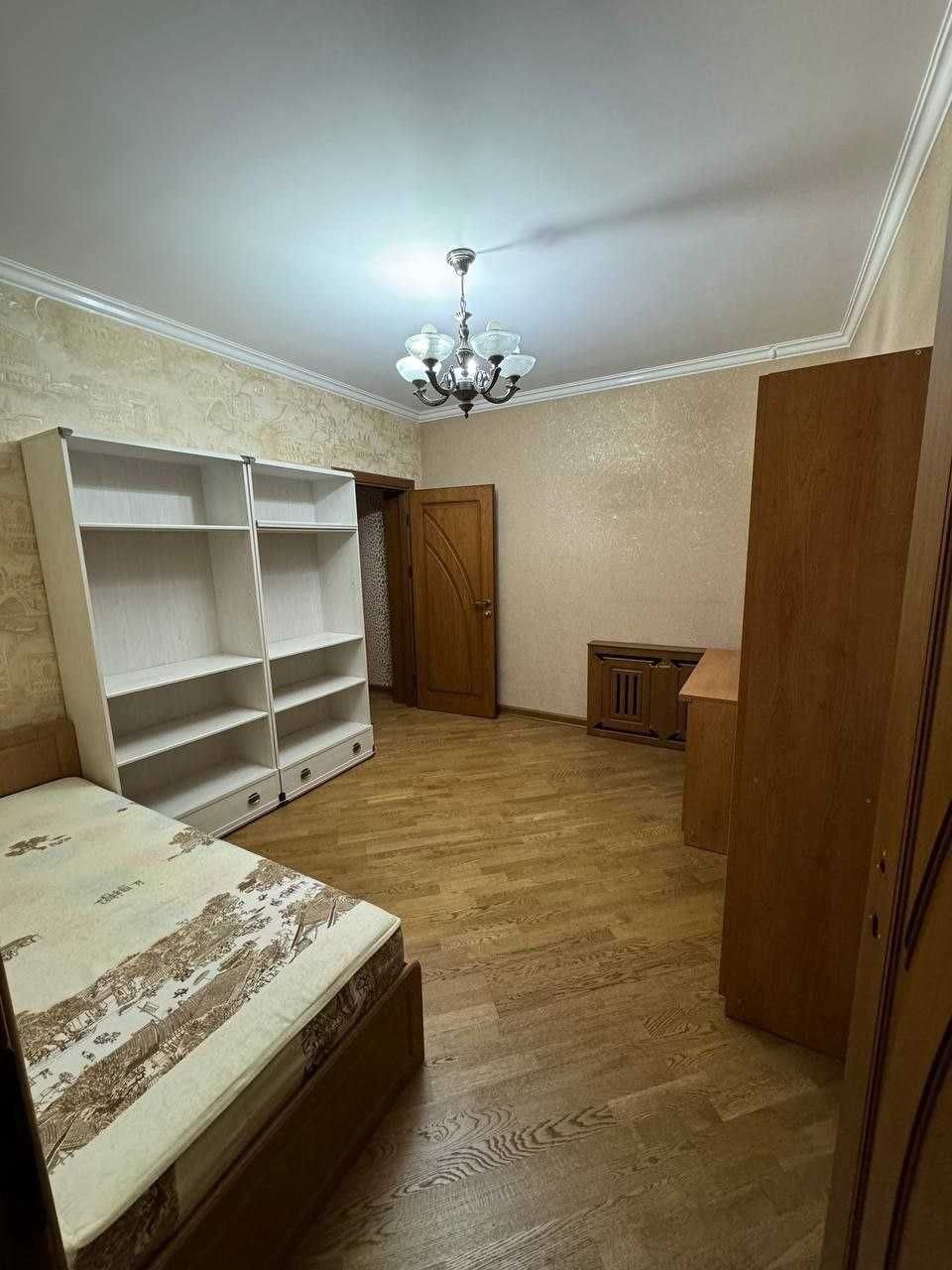 ул.Айбек МЦ Шох Госпитальный 3(5)-комн 3/9 152 м² ремонт меб/тех