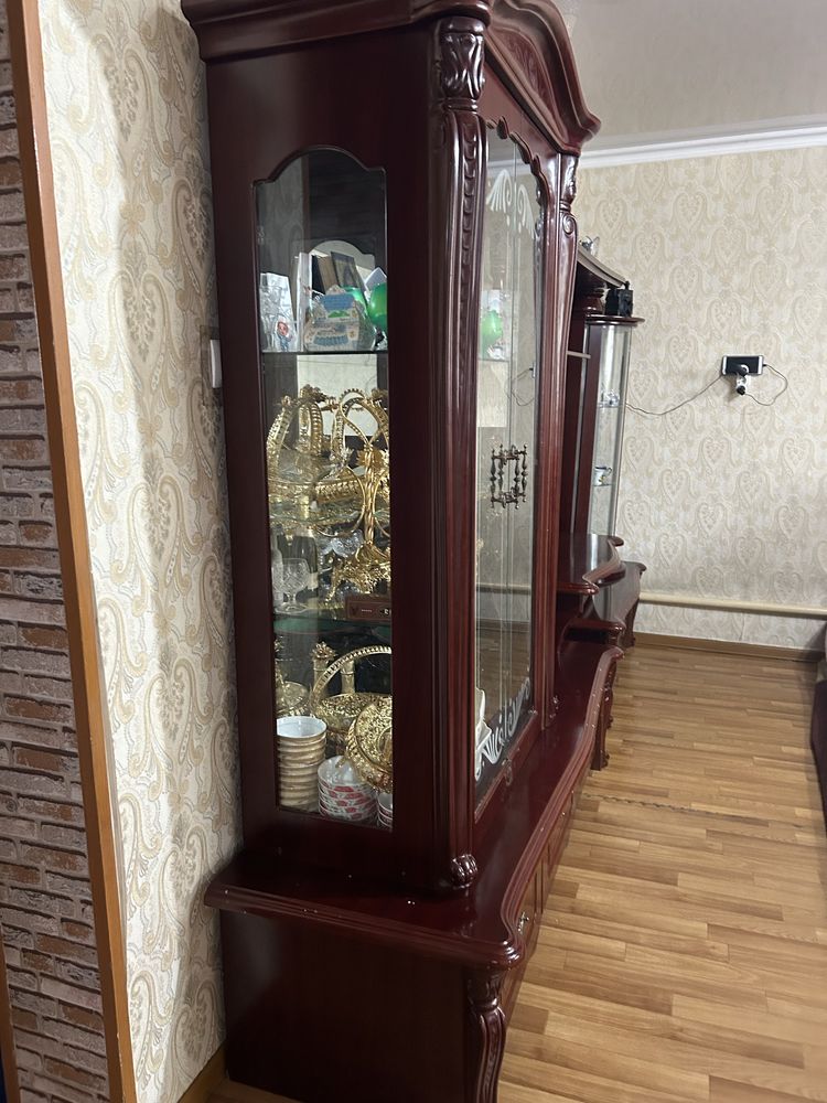Продам Шкаф для посуды ( сервант)