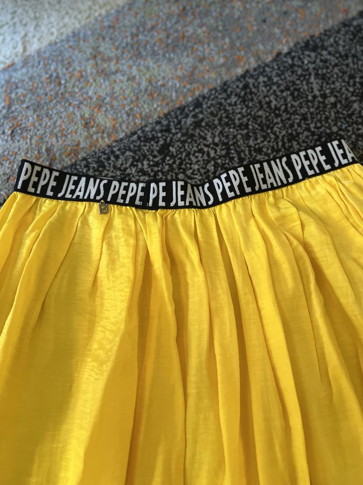 Pepe Jeans - жълта ефектна пола, размер S