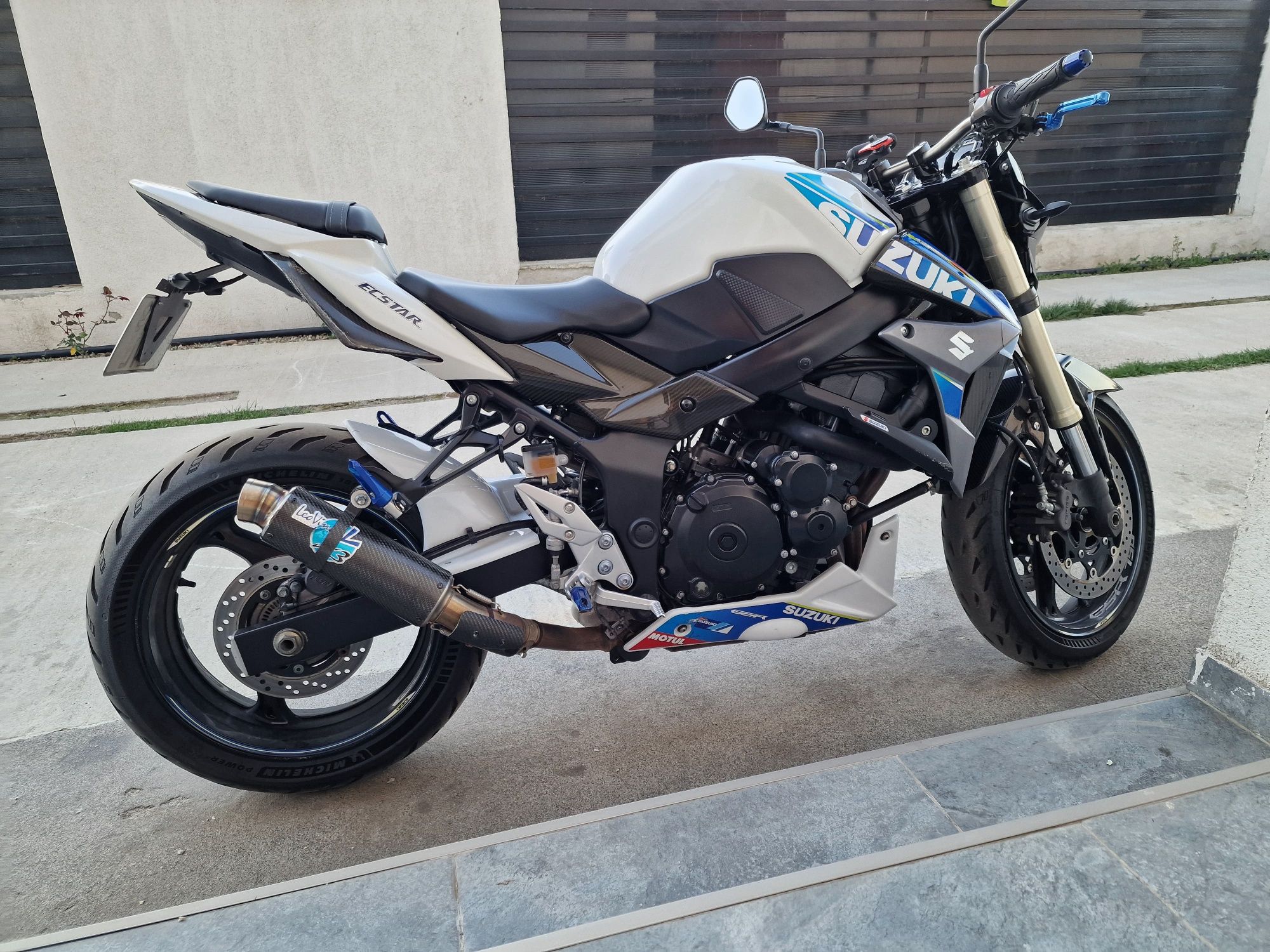 Suzuki GSR750 Naked Full Carbon