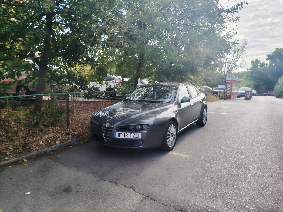 Vînd alfa romeo 159