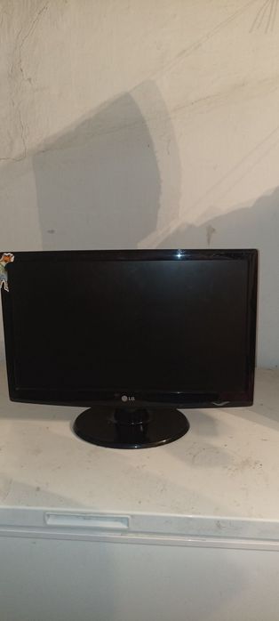 Видеокарта GT 640 на 2гб монитор LG на 60 гц оперативка три шт по 4 Гб