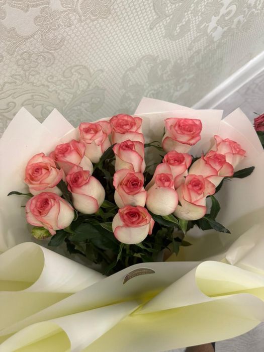 Продам цветочки из 15 роз свежие