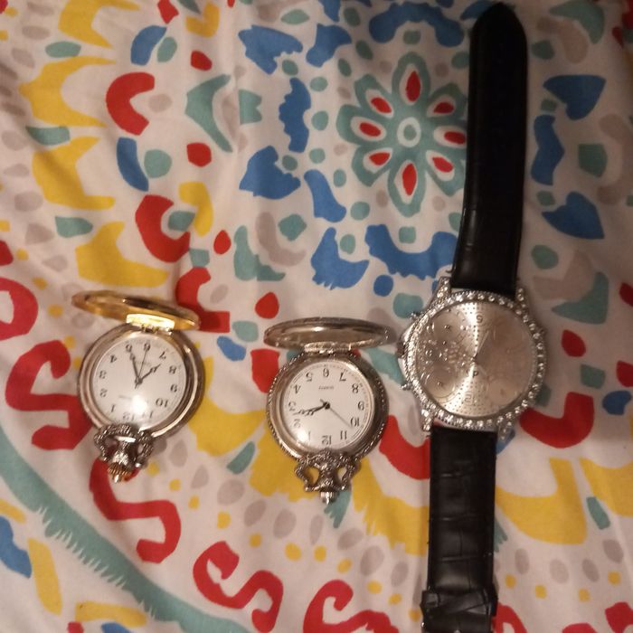 Vând ceasuri mecanice