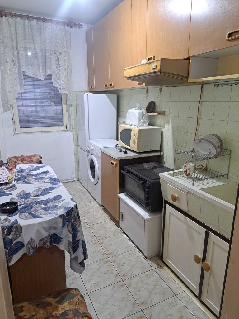 Дава се под наем Двустаен апартамент в Русе, Централен южен район - 60 кв.м за 244.8 € - Снимка #2