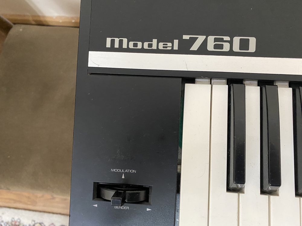 Винтажный синтезатор  (Roland”)Rhodes 76 клавиш