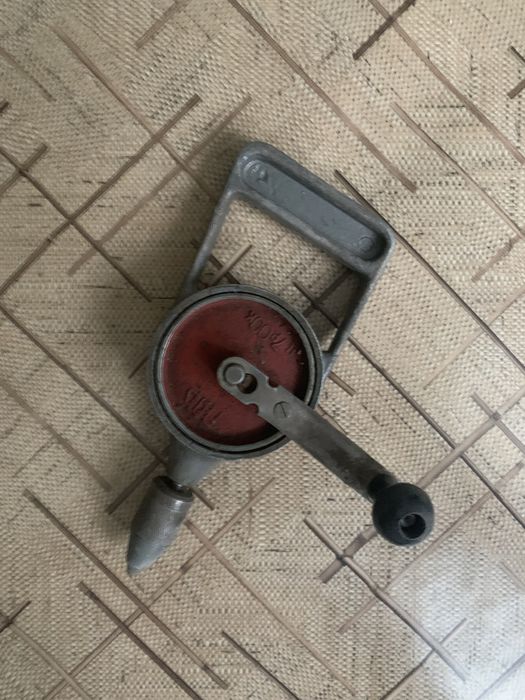 Инструменты, Ручная дрель