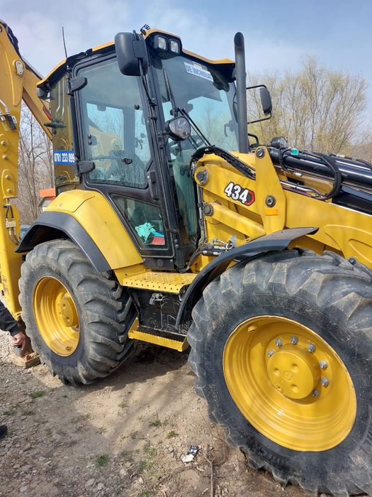 Buldoexcavator CAT NOU de inchiriat