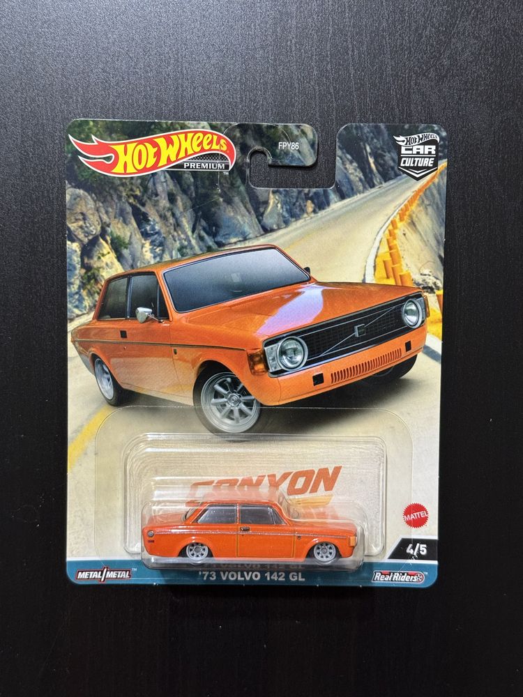 Hot Wheels Premium Volvo 142 GL