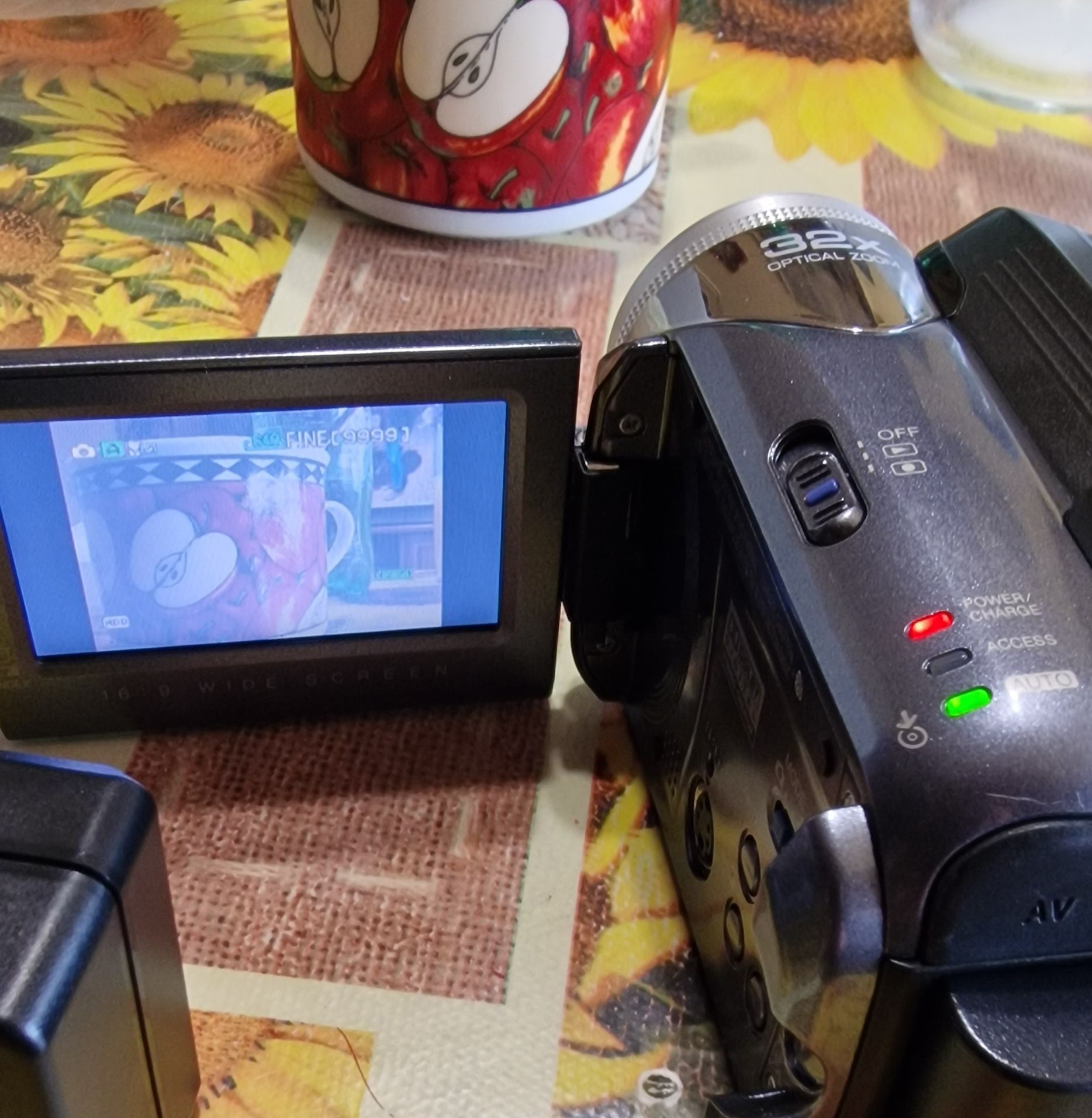 Видеокамера JVC 32 × OPTICAL ZOOM