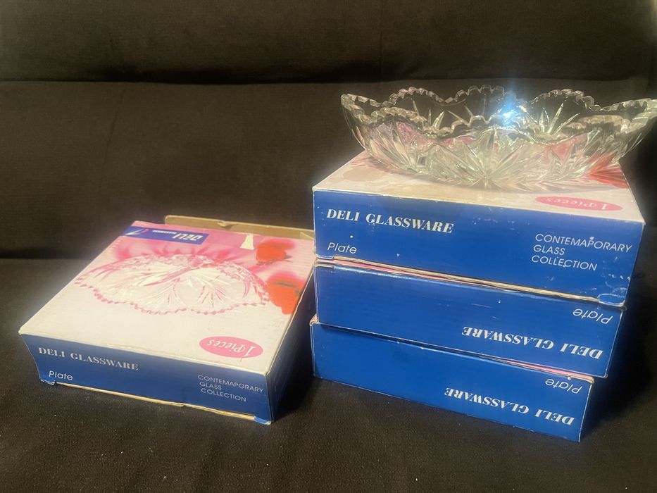 Продам менажницу 4шт