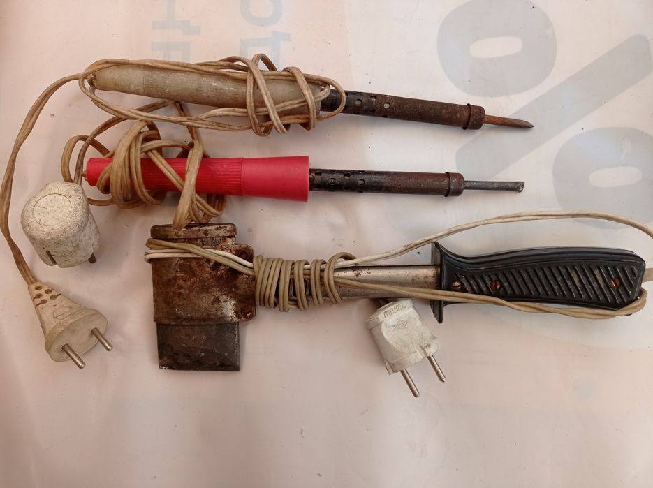 Продам советский  ээлектро паяльник пояльник в рабочем состоянии очень