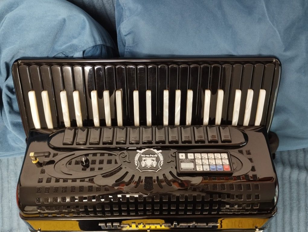 Vând Acordeon digital
