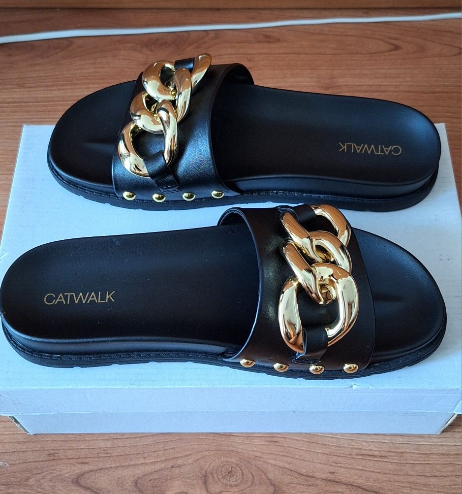 Papuci noi Catwalk