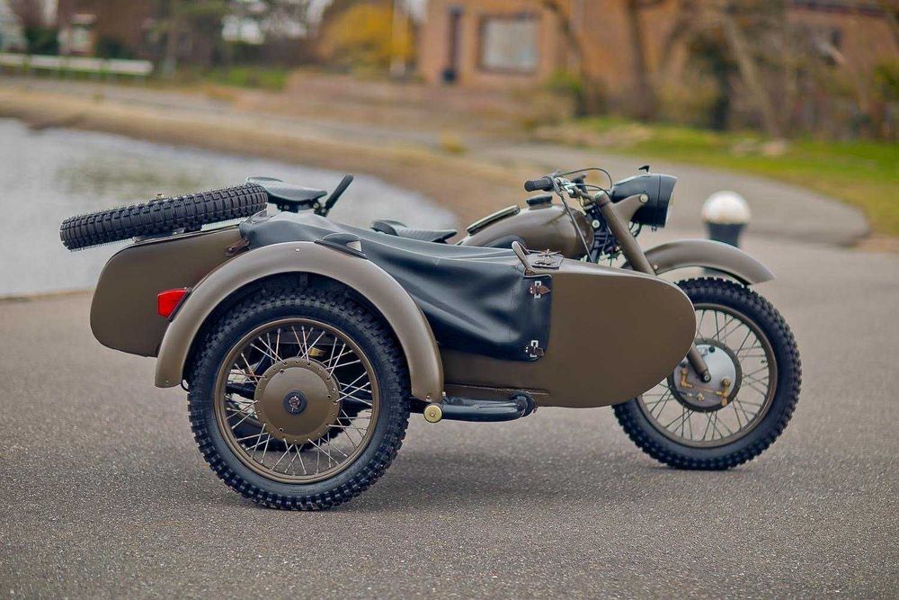 Motocicleta cu atas DNEPR K750