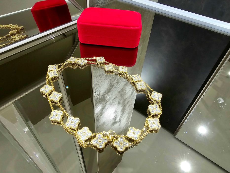 Van Cleef & Arpels VCA Gold Diamond Alhambra 20 Motifs Дамско Колие
