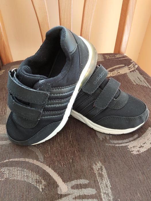 Два броя  маратонки