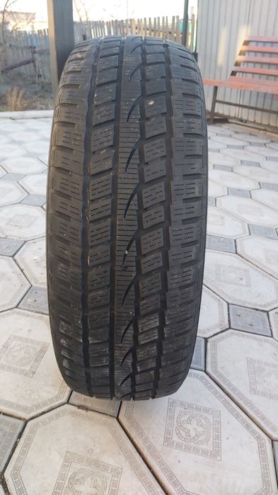 Шины зимние комплект в хорошем сосотоянии,  размер 245/60/ R 18