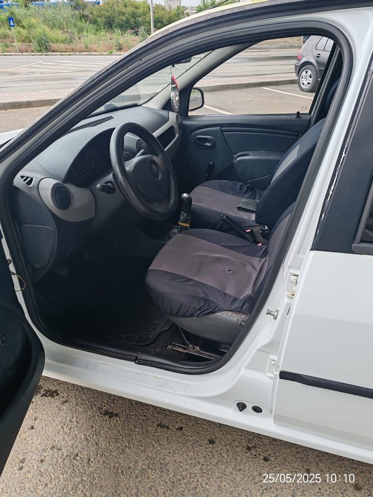 Vând Dacia Logan