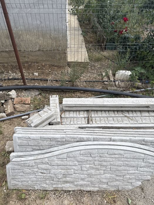 Stâlpi plus placi de beton
