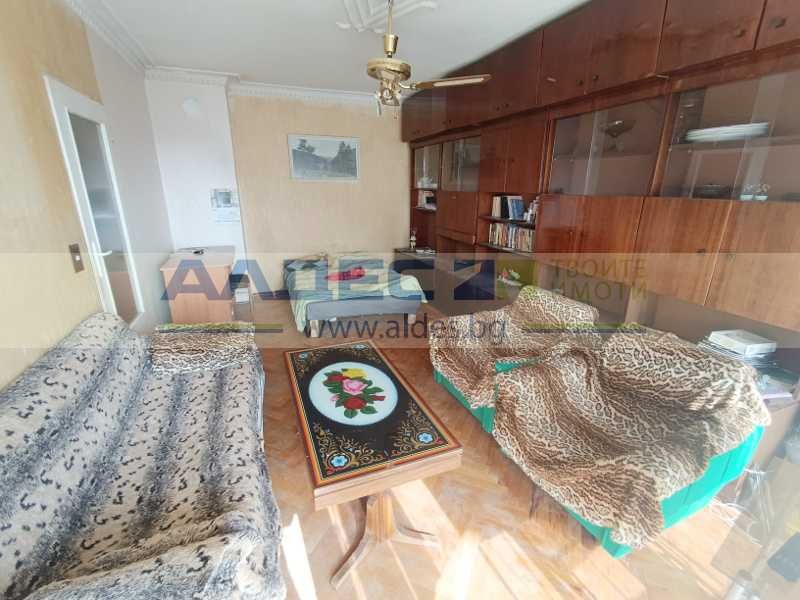 Продава се Тристаен апартамент в Плевен, Сторгозия - 75 кв.м за 1000 €/кв.м - Снимка #1