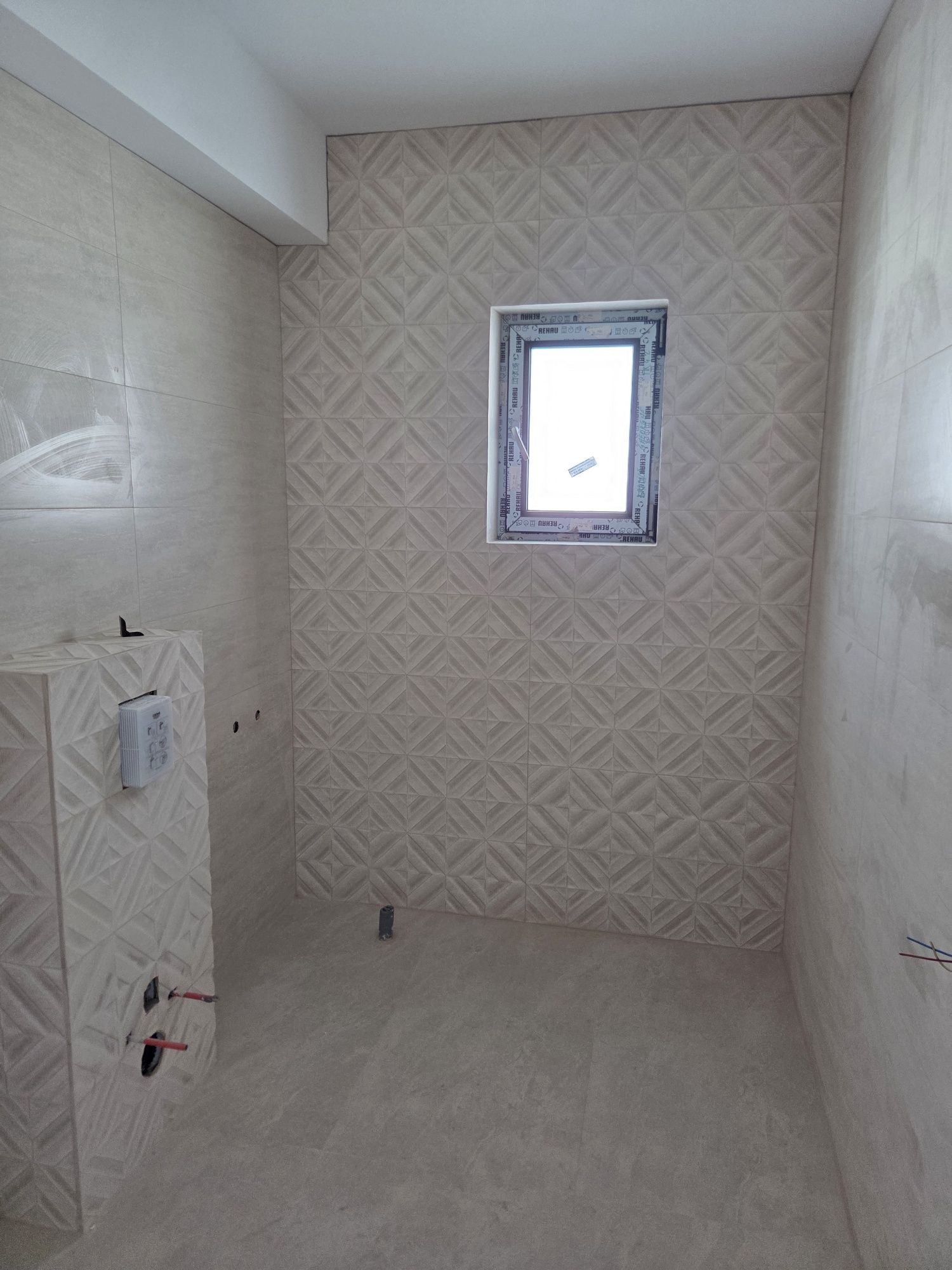 Casă Nouă P+1E cu Pod, Curte Mare și Finisaje de Lux – Acces Bucuresti