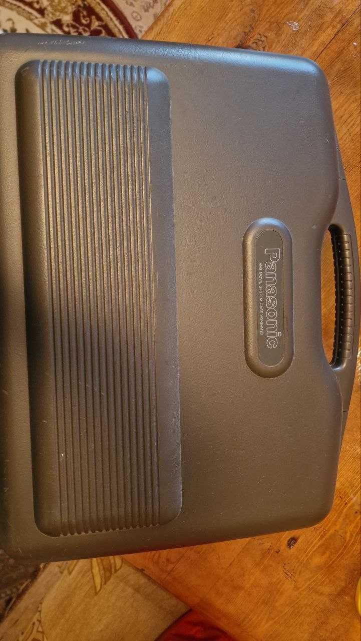 Продаётся фирменная видео камера Panasonic m3000 полупрофессиональная.