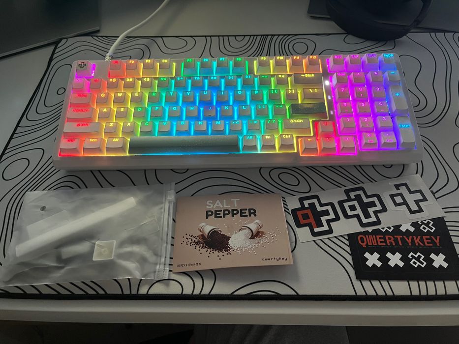 Tastatură gaming QwertyKey Salt V2 RGB Hotswap