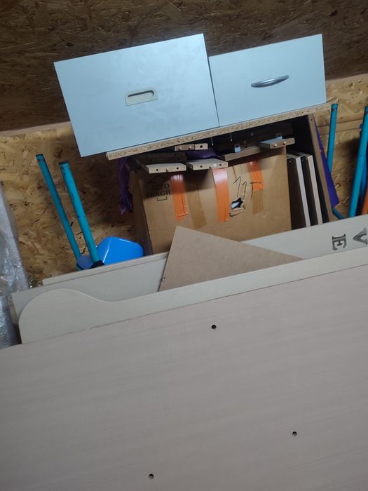 Pat suprapus cu birou