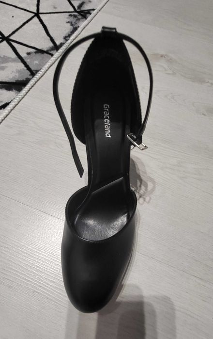 Обувки на дебел ток