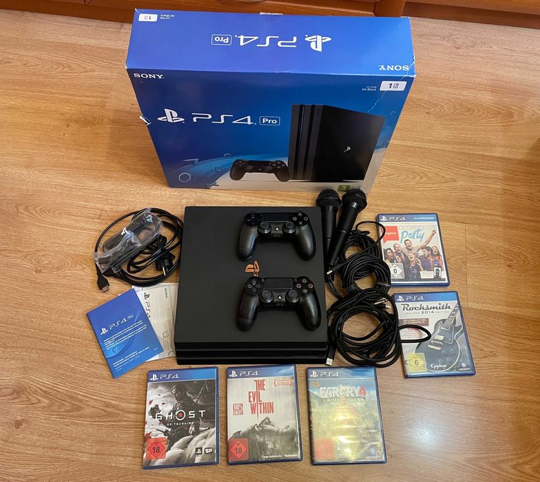 PlayStation 4 PRO 1TB, два джойстика, 5 игри, оригинална опаковка