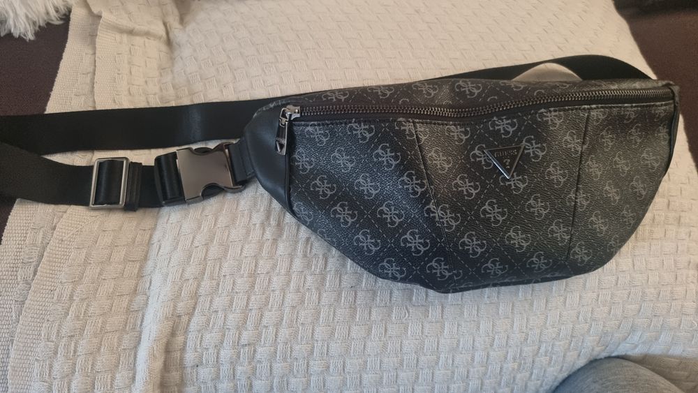 Borseta guess aproape noua