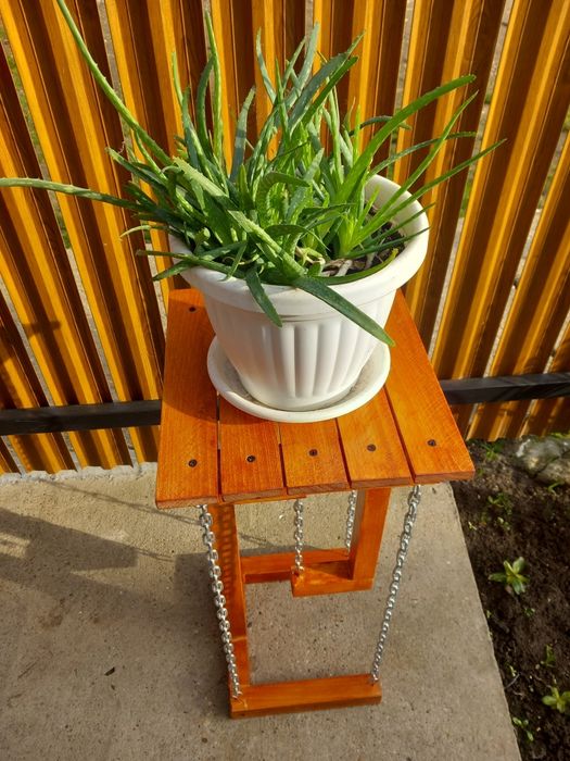 Дървена закачалка