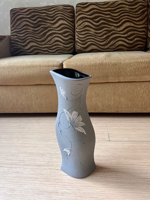 Сива керамична ваза