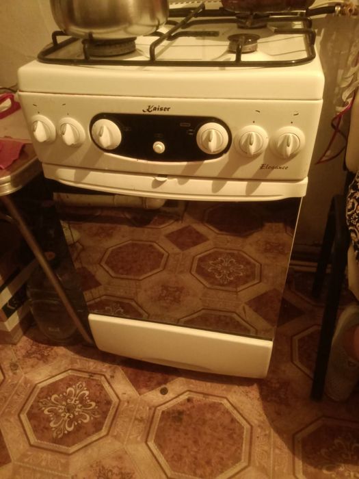 Продам газ плиту Kaiser